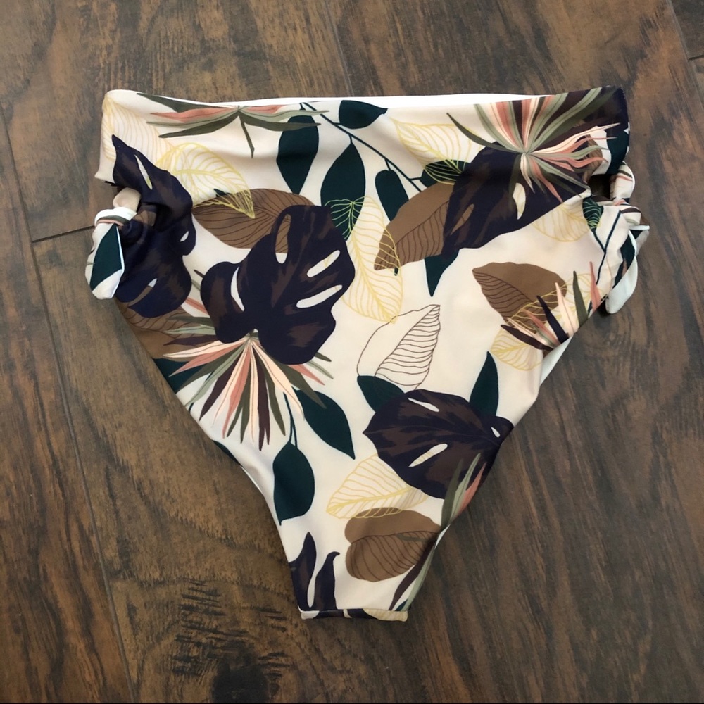 L*SPACE  Bikini Set - Picture 6 of 9